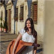 Propongo il Corso di canto moderno presenziale ed online. Sono un'insegnante di musica, diplomata nel conservatorio di Kiev (UA) ed alla Lizard (Fi)